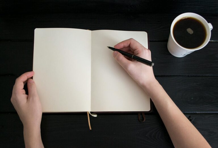 Beginner Guide to Journaling Every Day for a Happier You